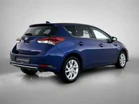 Toyota Auris (2015) thumbnail 2