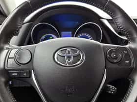 Toyota Auris (2015) thumbnail 17