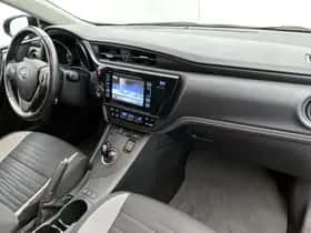 Toyota Auris (2015) thumbnail 6