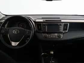 Toyota RAV4 (2015) thumbnail 4