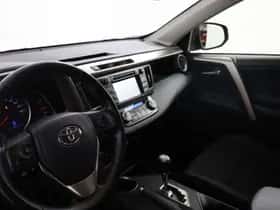 Toyota RAV4 (2015) thumbnail 6
