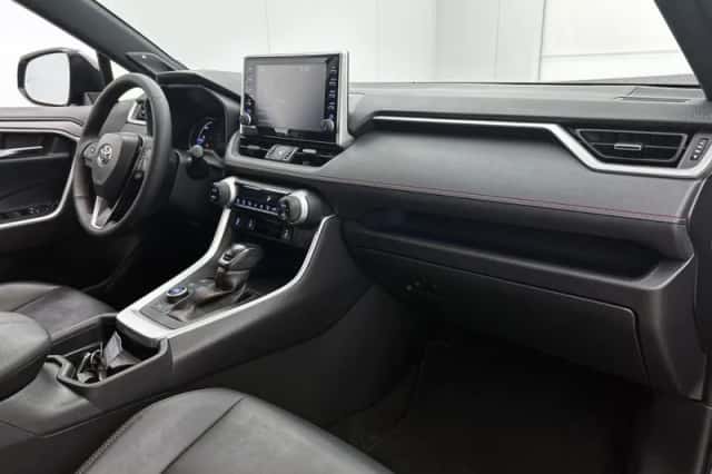 Toyota RAV4 (2021) thumbnail 6