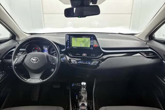Toyota C-HR (2021) thumbnail 4