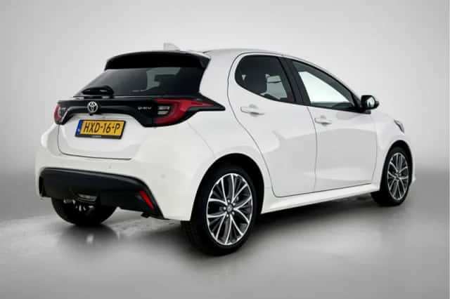 Toyota Yaris (2025) thumbnail 2