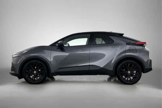 Toyota C-HR (2024) thumbnail 3