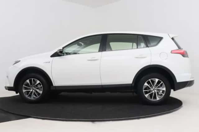 Toyota RAV4 (2016) thumbnail 3