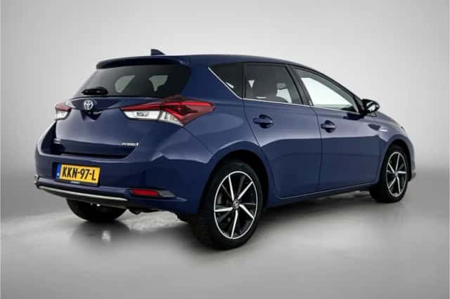 Toyota Auris (2018) thumbnail 2