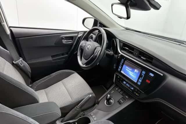 Toyota Auris (2018) thumbnail 6