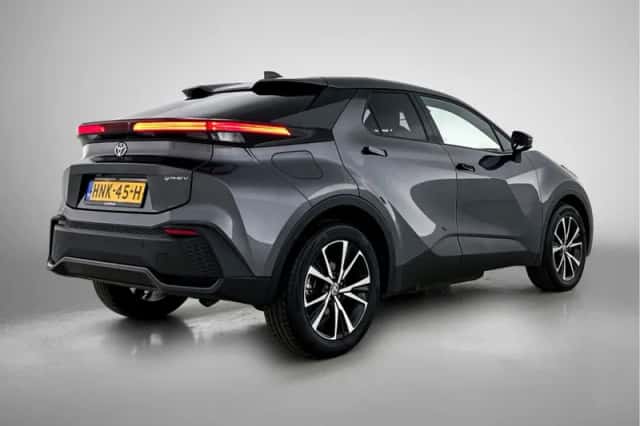 Toyota C-HR (2025) thumbnail 2