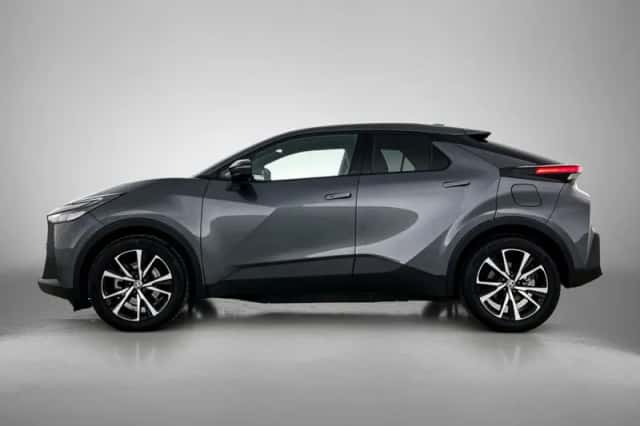 Toyota C-HR (2025) thumbnail 3