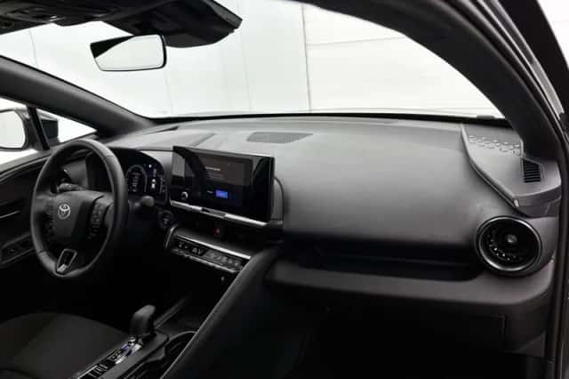 Toyota C-HR (2025) thumbnail 6