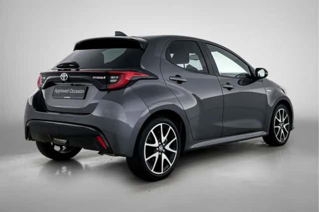 Toyota Yaris (2021) thumbnail 2