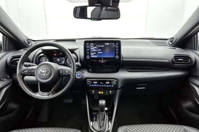 Toyota Yaris (2021) thumbnail 4