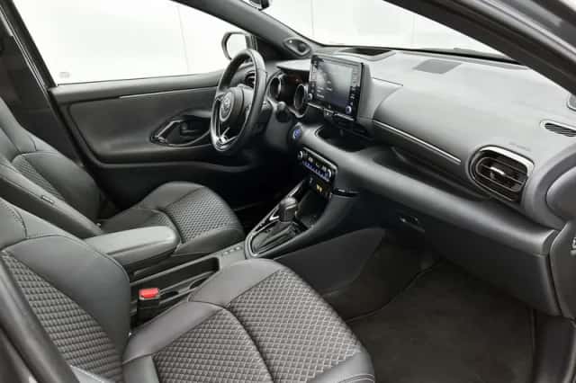 Toyota Yaris (2021) thumbnail 6