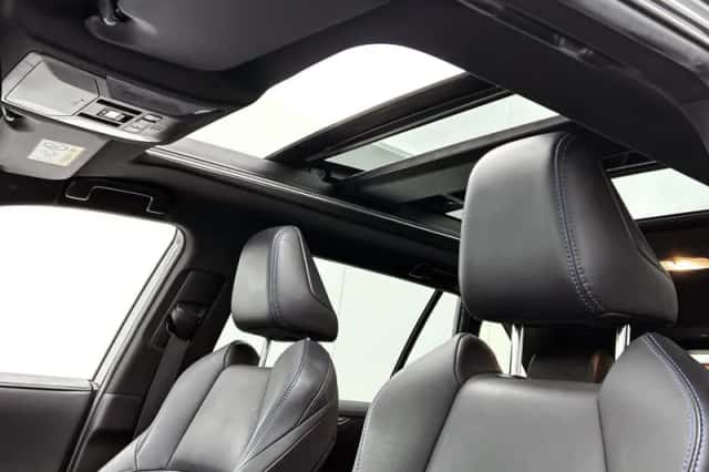Toyota RAV4 (2022) thumbnail 4