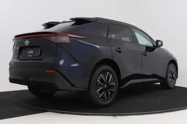Toyota bZ4X (2026) thumbnail 2