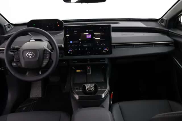 Toyota bZ4X (2026) thumbnail 4