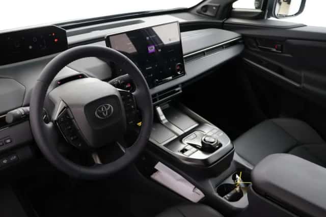 Toyota bZ4X (2026) thumbnail 5
