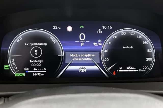 Toyota C-HR (2025) thumbnail 5