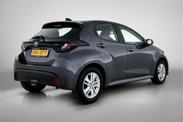 Toyota Yaris (2025) thumbnail 2