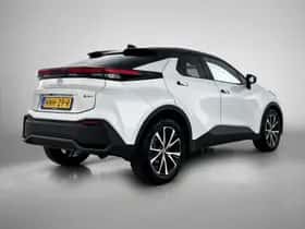 Toyota C-HR (2025) thumbnail 2