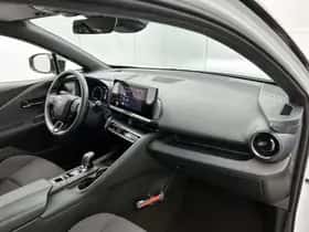 Toyota C-HR (2025) thumbnail 6