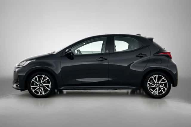 Toyota Yaris (2023) thumbnail 3