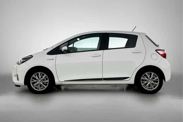 Toyota Yaris (2017) thumbnail 3