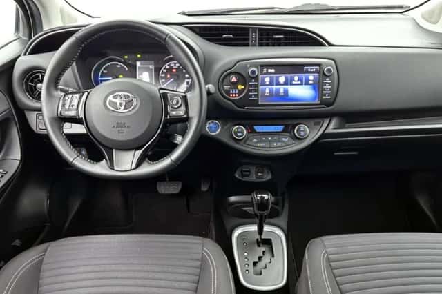 Toyota Yaris (2017) thumbnail 4