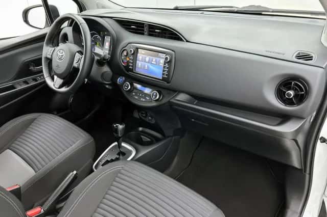 Toyota Yaris (2017) thumbnail 6