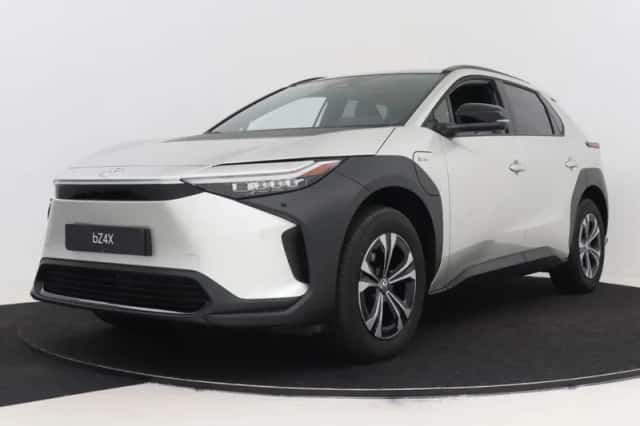 Toyota bZ4X (2025) thumbnail 1
