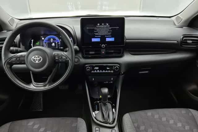 Toyota Yaris (2025) thumbnail 4