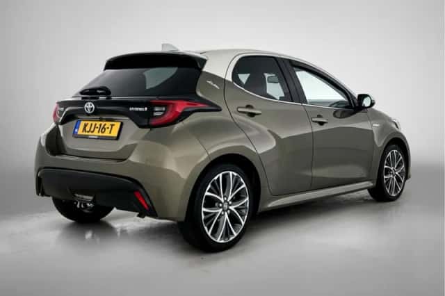 Toyota Yaris (2021) thumbnail 2