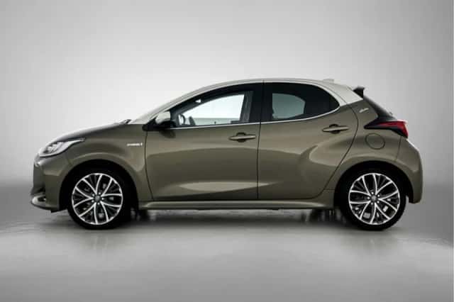 Toyota Yaris (2021) thumbnail 3