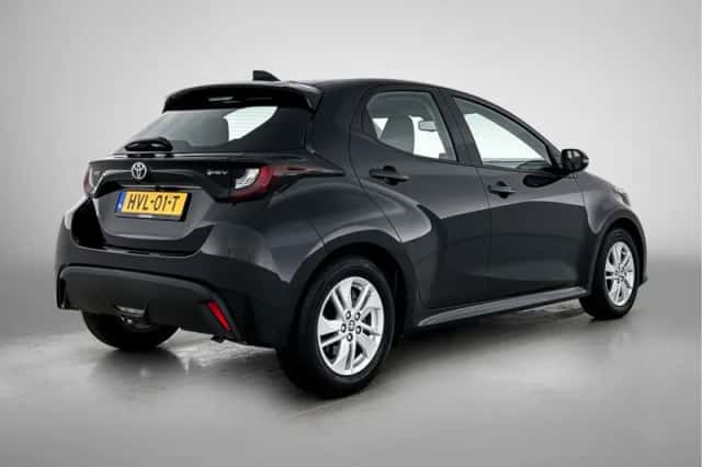 Toyota Yaris (2025) thumbnail 2