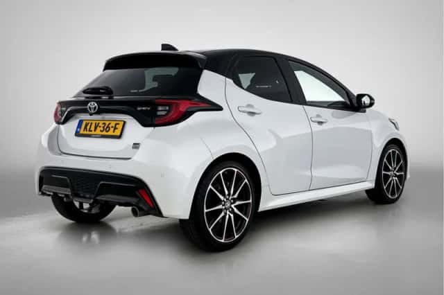 Toyota Yaris (2024) thumbnail 2