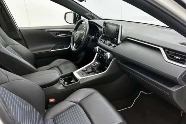 Toyota RAV4 (2020) thumbnail 6