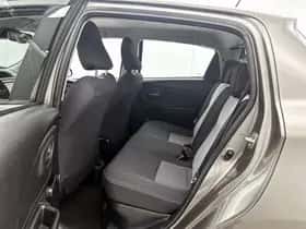 Toyota Yaris (2018) thumbnail 16