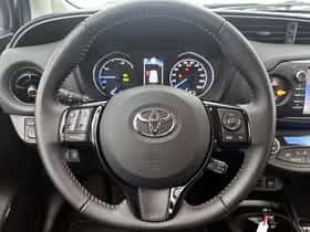 Toyota Yaris (2018) thumbnail 17