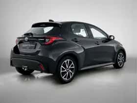 Toyota Yaris (2022) thumbnail 2