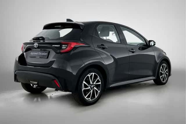 Toyota Yaris (2022) thumbnail 2