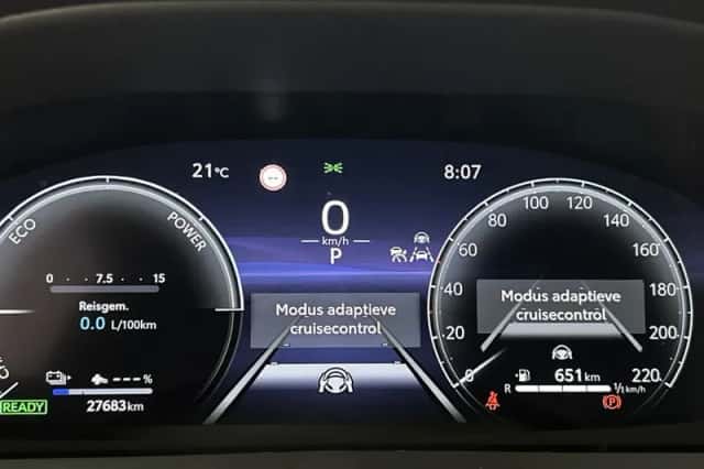 Toyota C-HR (2025) thumbnail 5