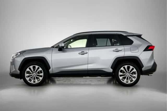 Toyota RAV4 (2021) thumbnail 3