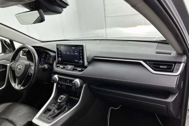 Toyota RAV4 (2021) thumbnail 6