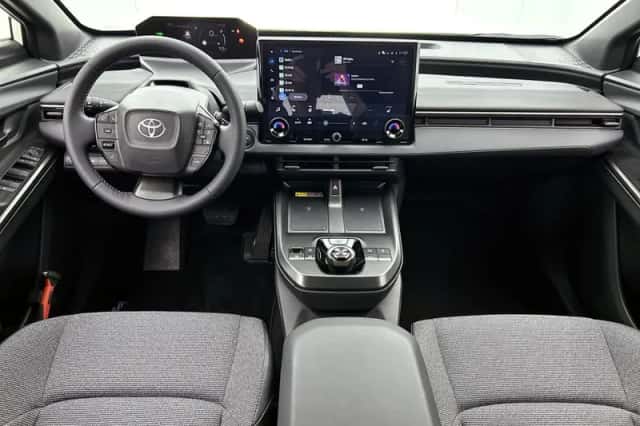 Toyota bZ4X (2026) thumbnail 4