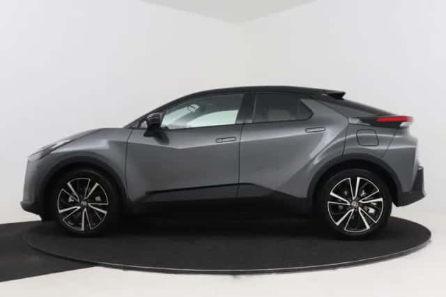 Toyota C-HR (2025) thumbnail 3