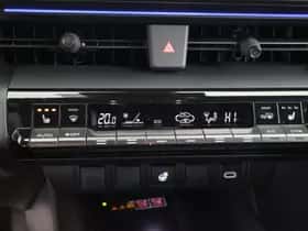 Toyota C-HR (2025) thumbnail 9