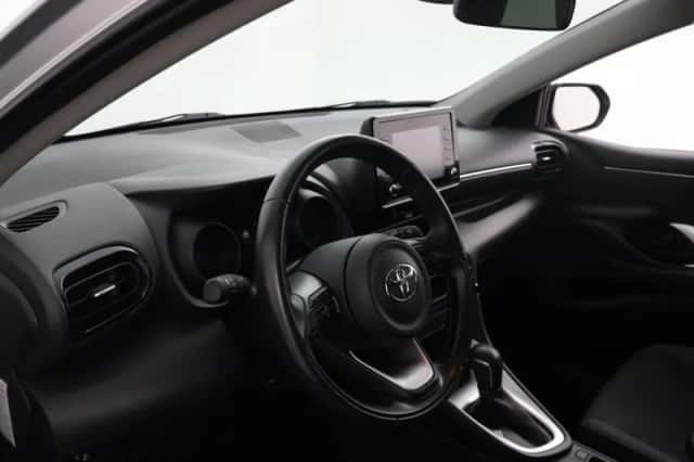 Toyota Yaris (2021) thumbnail 5
