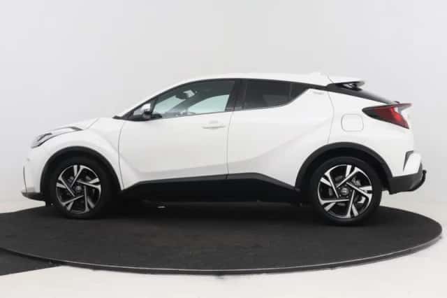 Toyota C-HR (2022) thumbnail 3