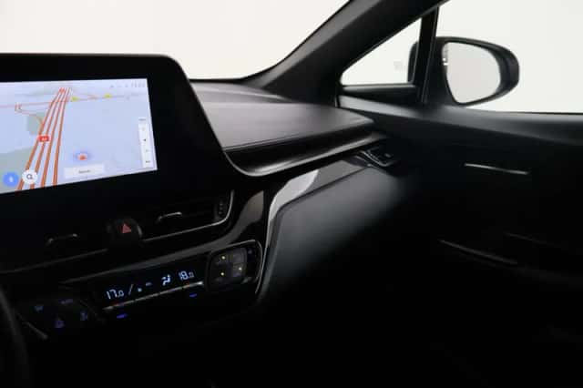 Toyota C-HR (2022) thumbnail 6